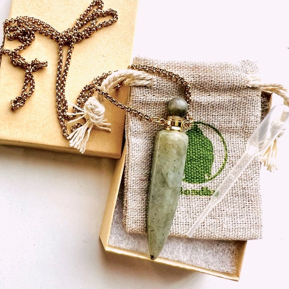 Bondhu Jewelry - NIB Labradorite Perfume Amulet Pendant Necklace